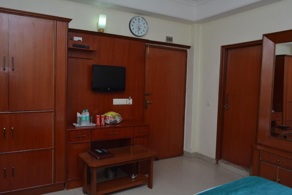 Airport Hotel Vishal Residency New Delhi Bagian luar foto