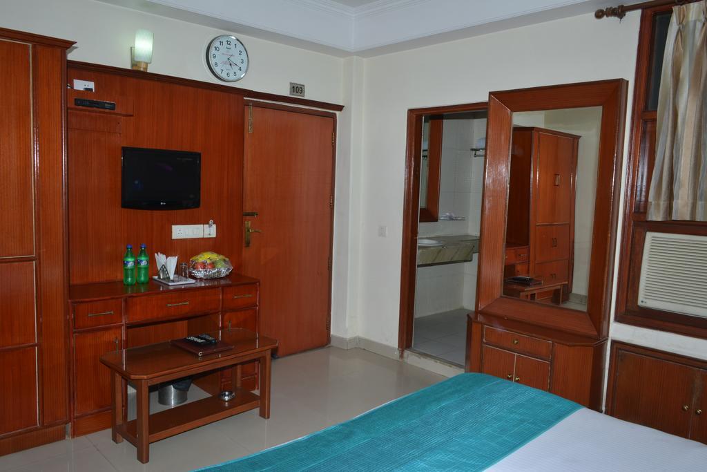 Airport Hotel Vishal Residency New Delhi Bagian luar foto
