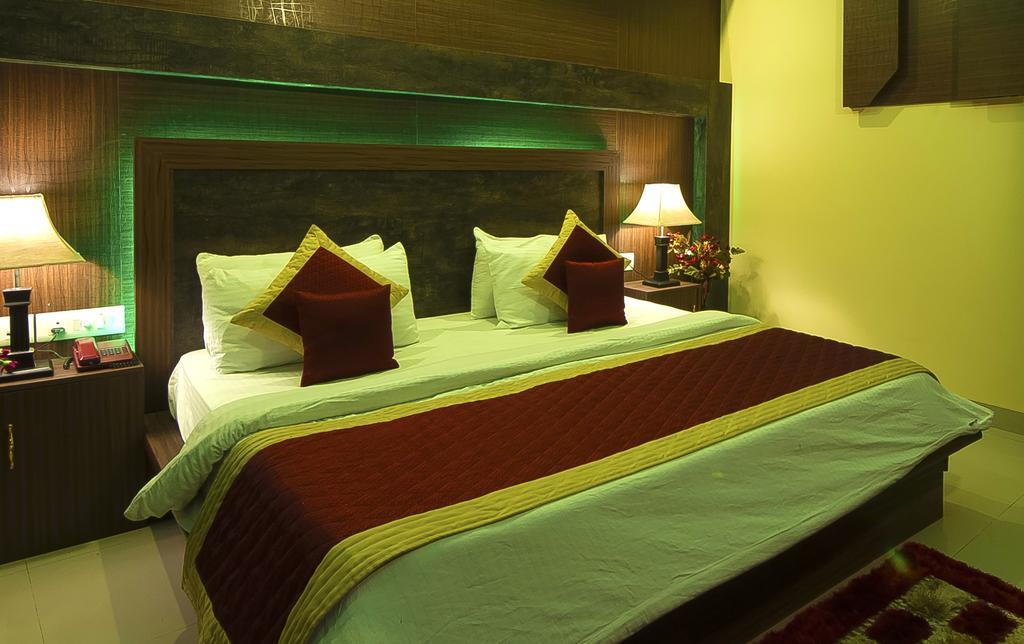 Airport Hotel Vishal Residency New Delhi Bagian luar foto