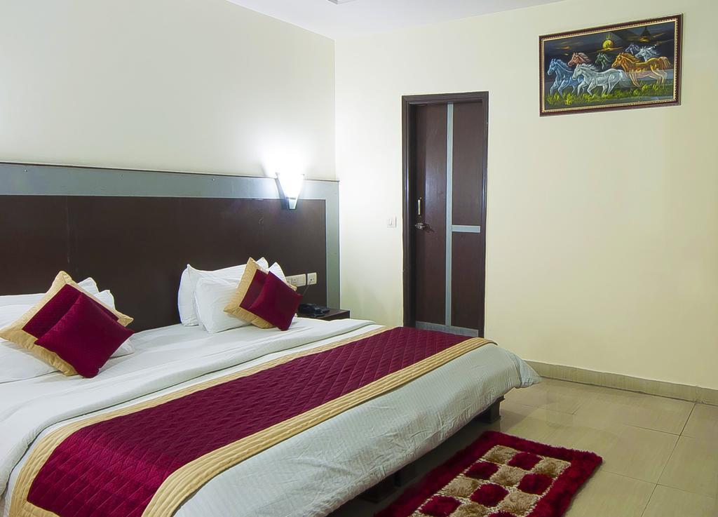 Airport Hotel Vishal Residency New Delhi Bagian luar foto