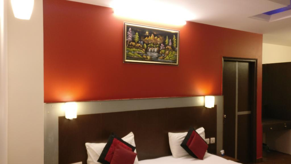 Airport Hotel Vishal Residency New Delhi Bagian luar foto