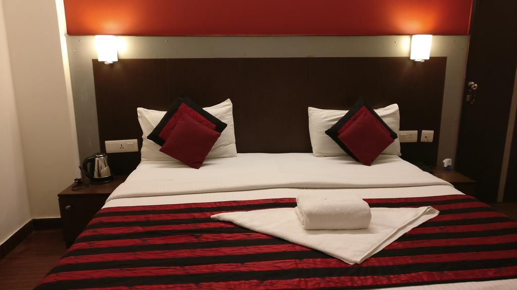 Airport Hotel Vishal Residency New Delhi Bagian luar foto