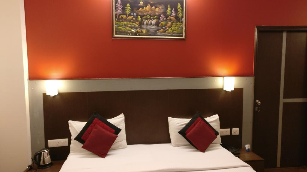 Airport Hotel Vishal Residency New Delhi Bagian luar foto