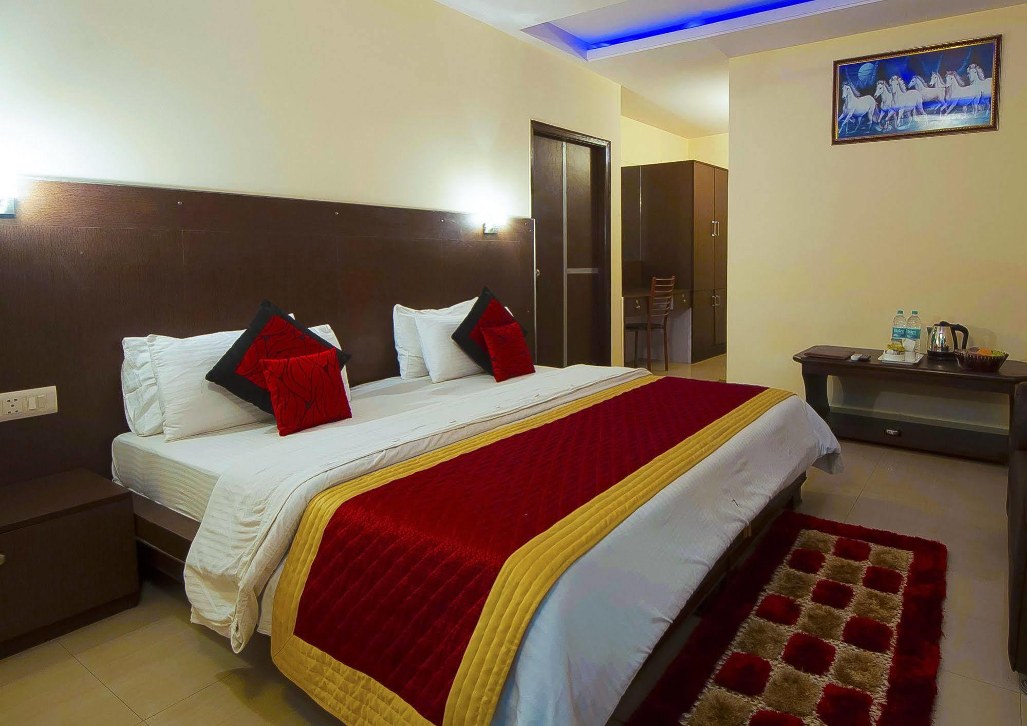 Airport Hotel Vishal Residency New Delhi Bagian luar foto
