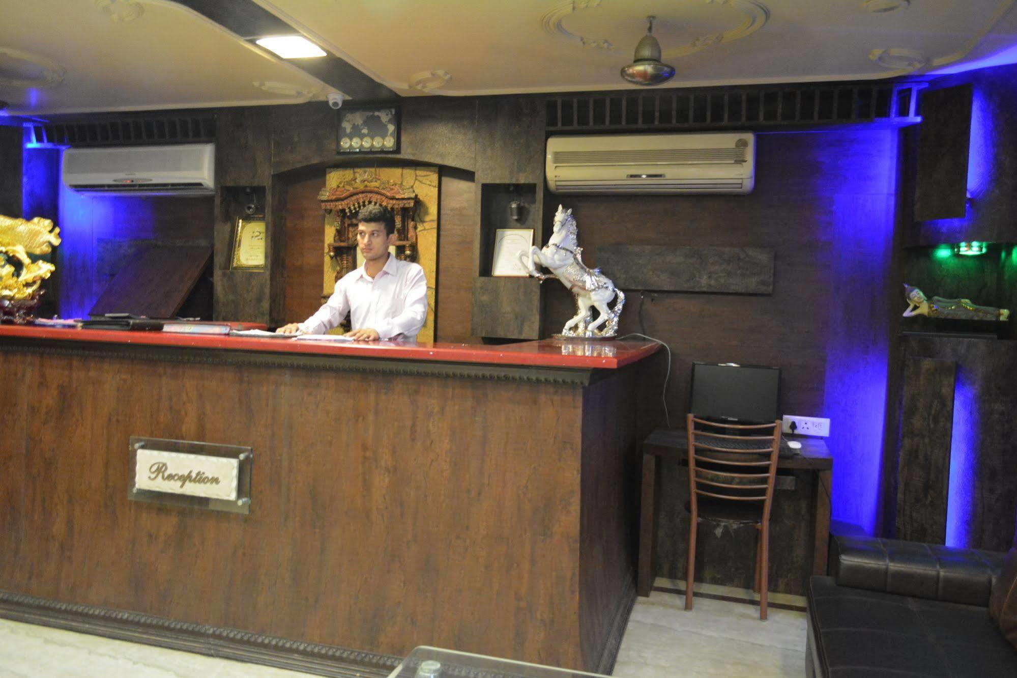 Airport Hotel Vishal Residency New Delhi Bagian luar foto