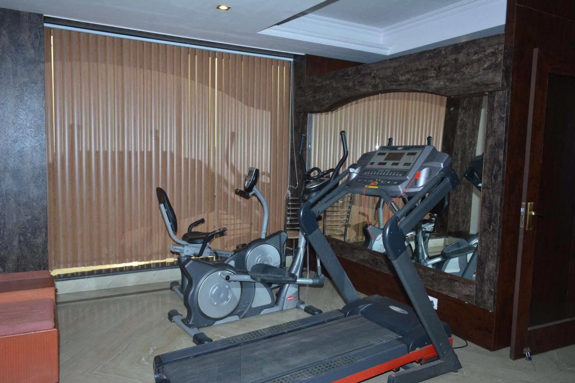 Airport Hotel Vishal Residency New Delhi Bagian luar foto