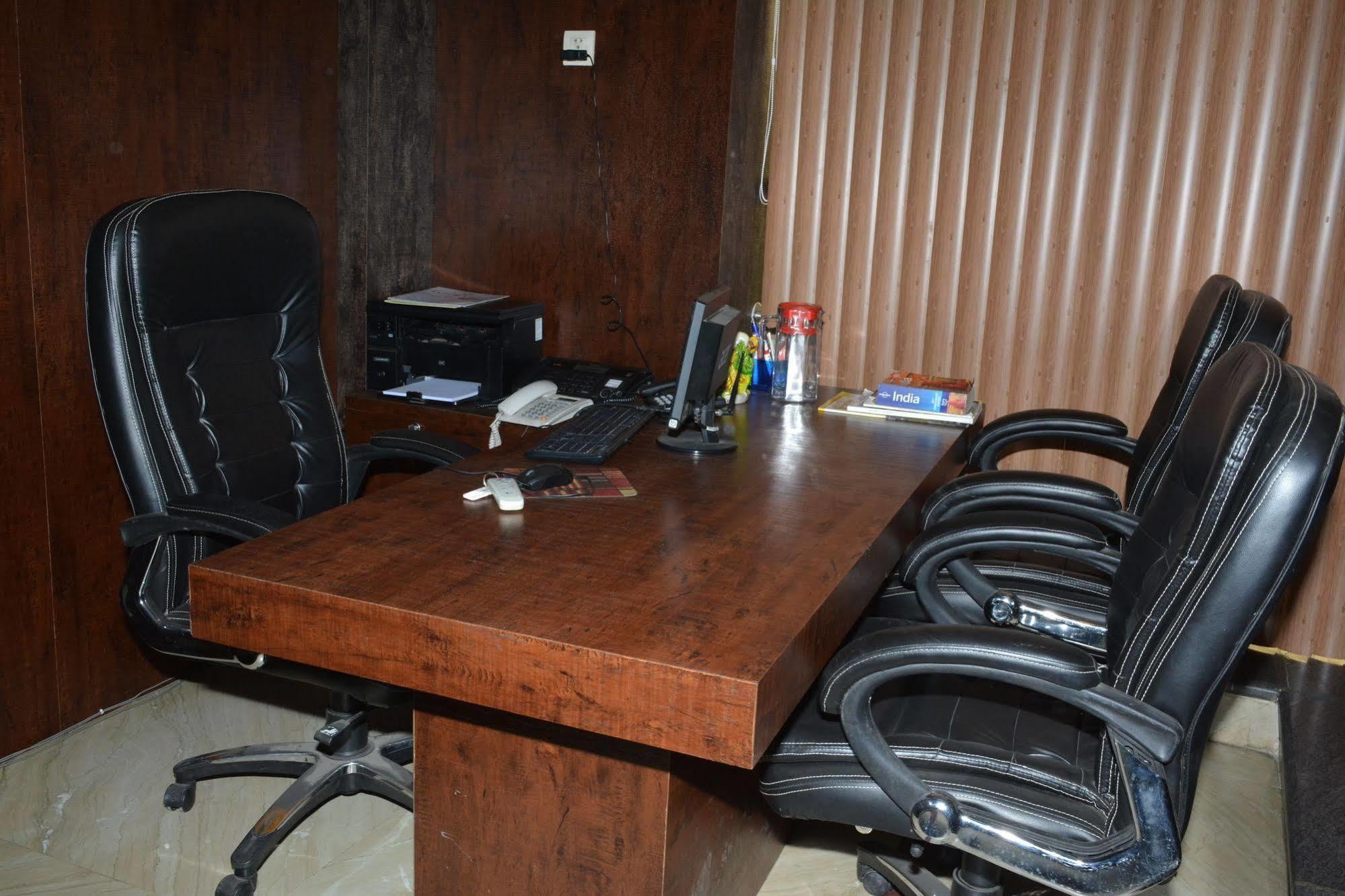 Airport Hotel Vishal Residency New Delhi Bagian luar foto