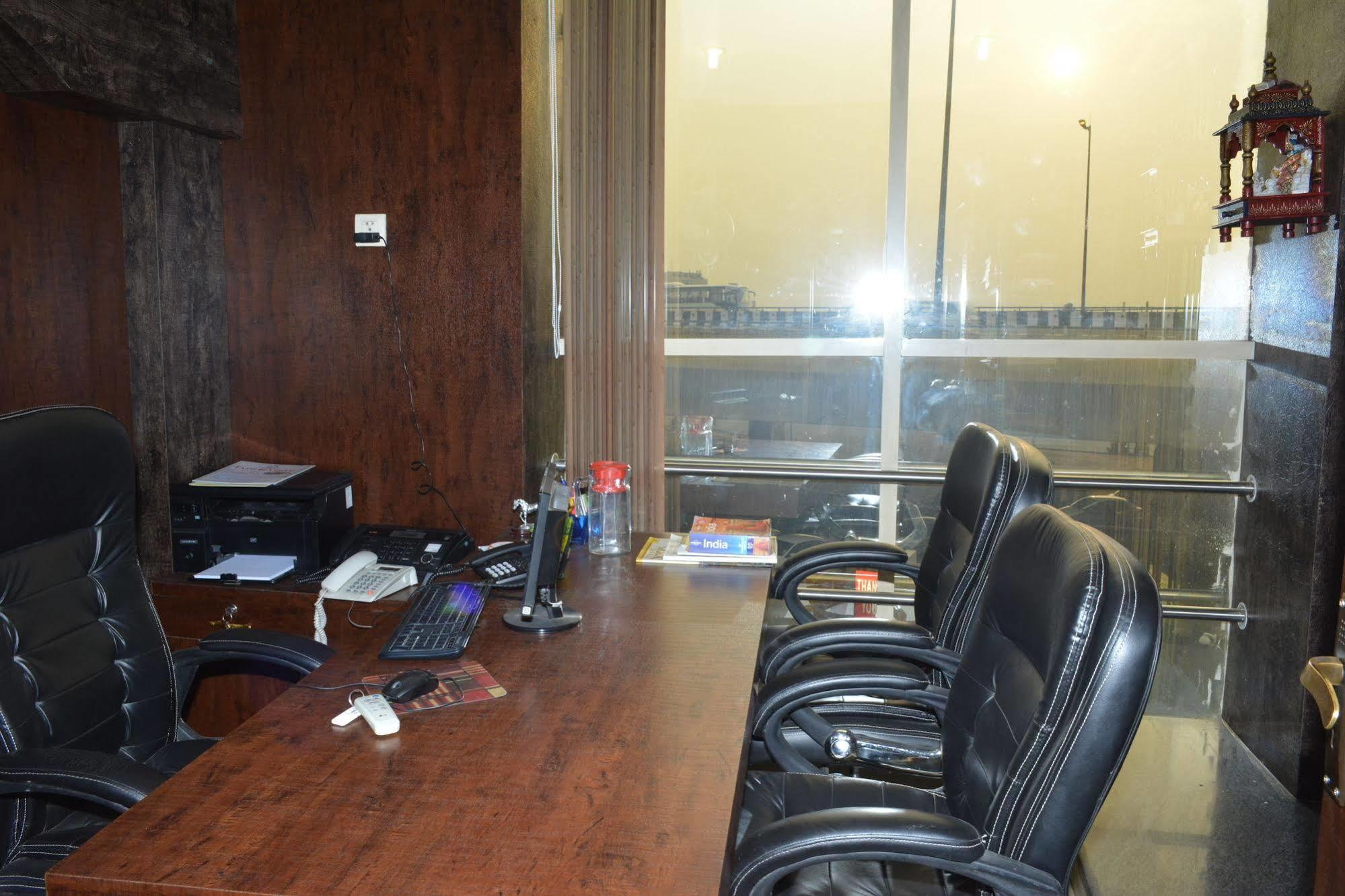 Airport Hotel Vishal Residency New Delhi Bagian luar foto