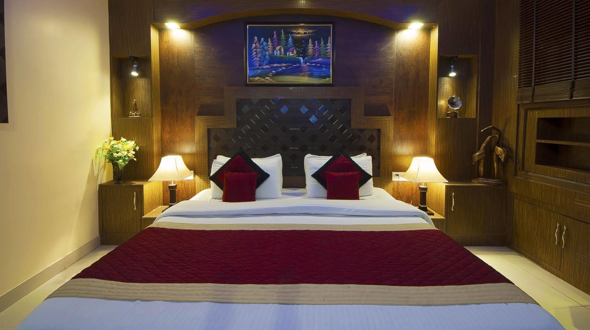 Airport Hotel Vishal Residency New Delhi Bagian luar foto