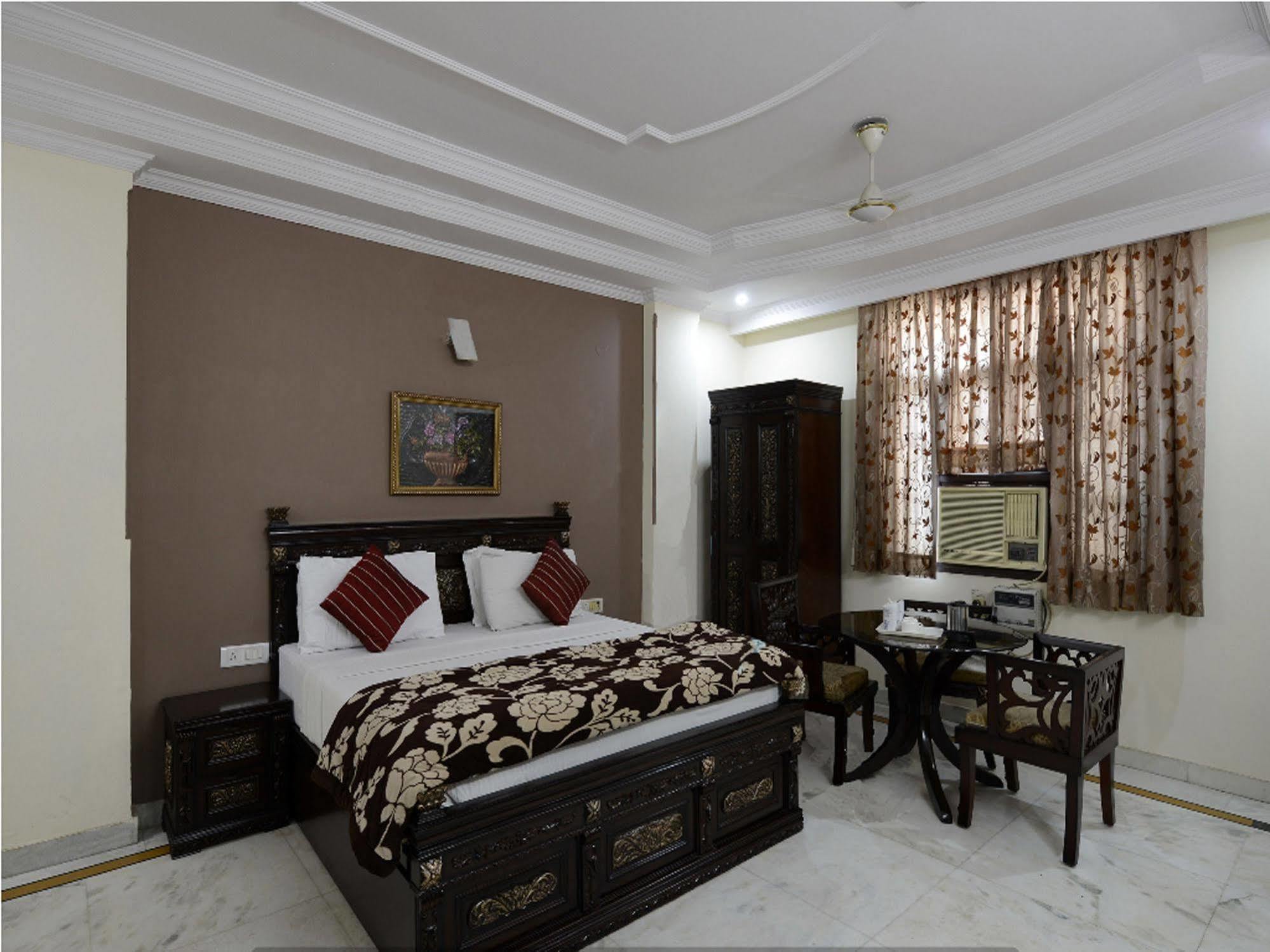 Airport Hotel Vishal Residency New Delhi Bagian luar foto