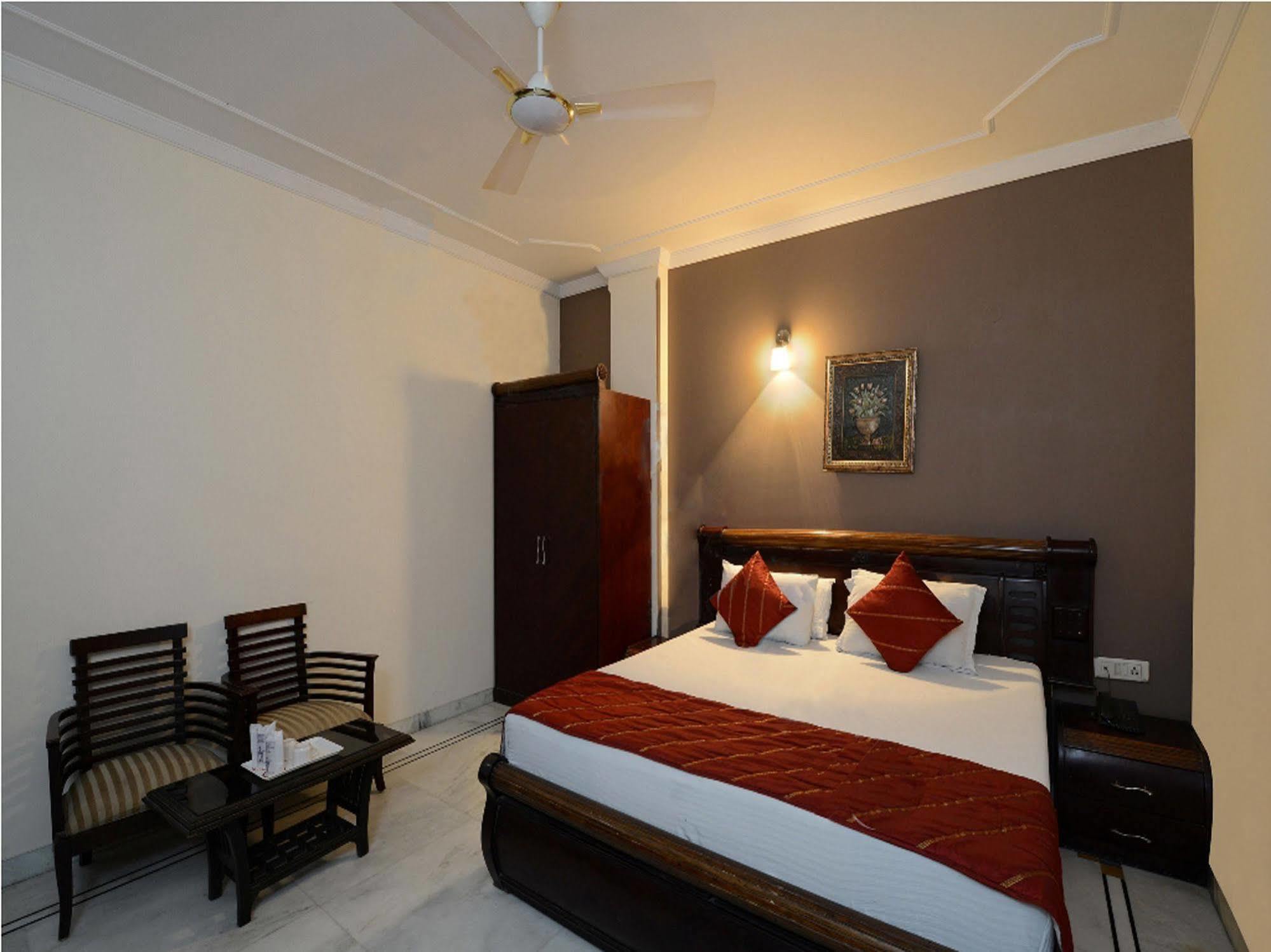 Airport Hotel Vishal Residency New Delhi Bagian luar foto