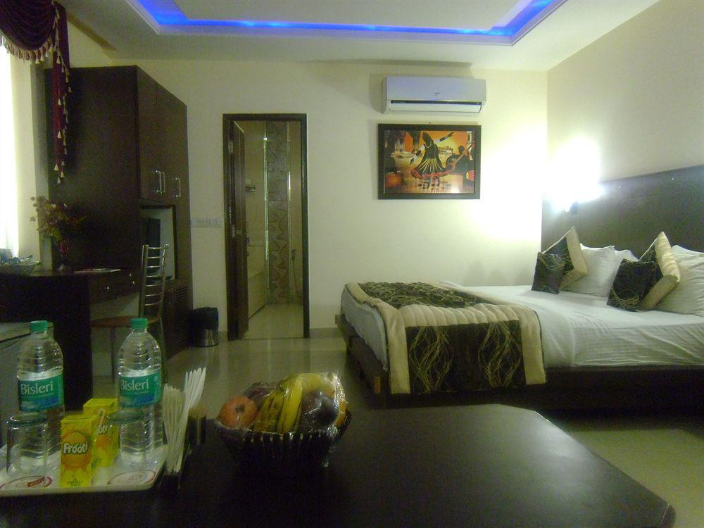 Airport Hotel Vishal Residency New Delhi Bagian luar foto
